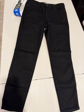 Kirkland (Costco) Women size US- 10 Black Skinny Jeans
